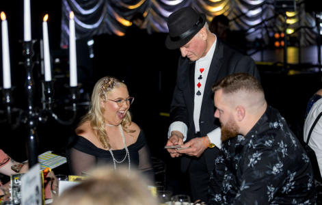 Close up Magic with Card Tricks 